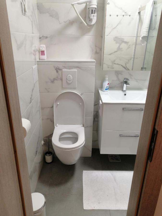 Evita Apartment Karlovac Luaran gambar